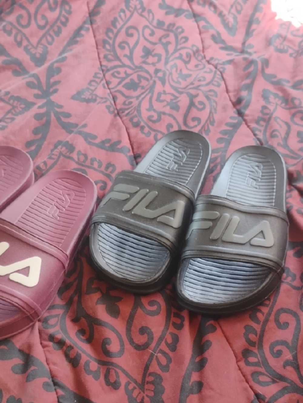 Fila Slide Sandal Package in Black and Burgundy with White Logo Size 8 - Picture 4 of 4